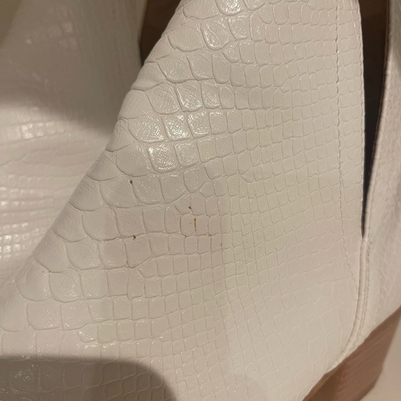 LAICIGO Women's V Cut Western Ankle Booties, White, size 10 - Picture 3 of 4